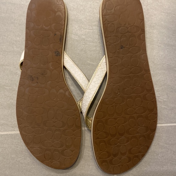 White coach flip flops - Picture 3 of 3